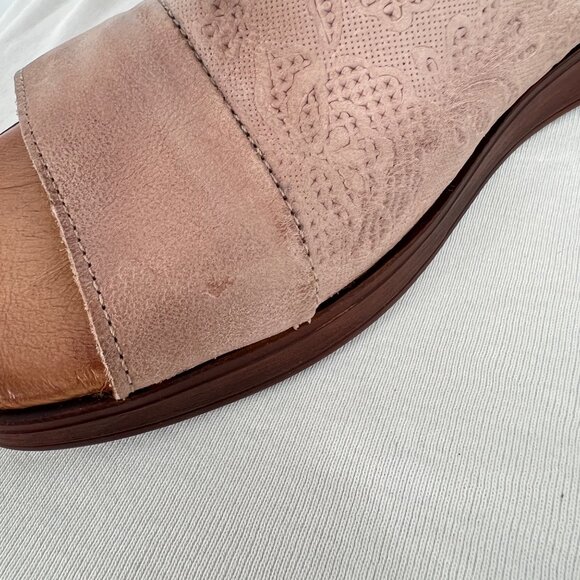 Miz Mooz Guava Lace-Embossed Leather Slingback Sandals Size 39 EU 9 US - Picture 11 of 14